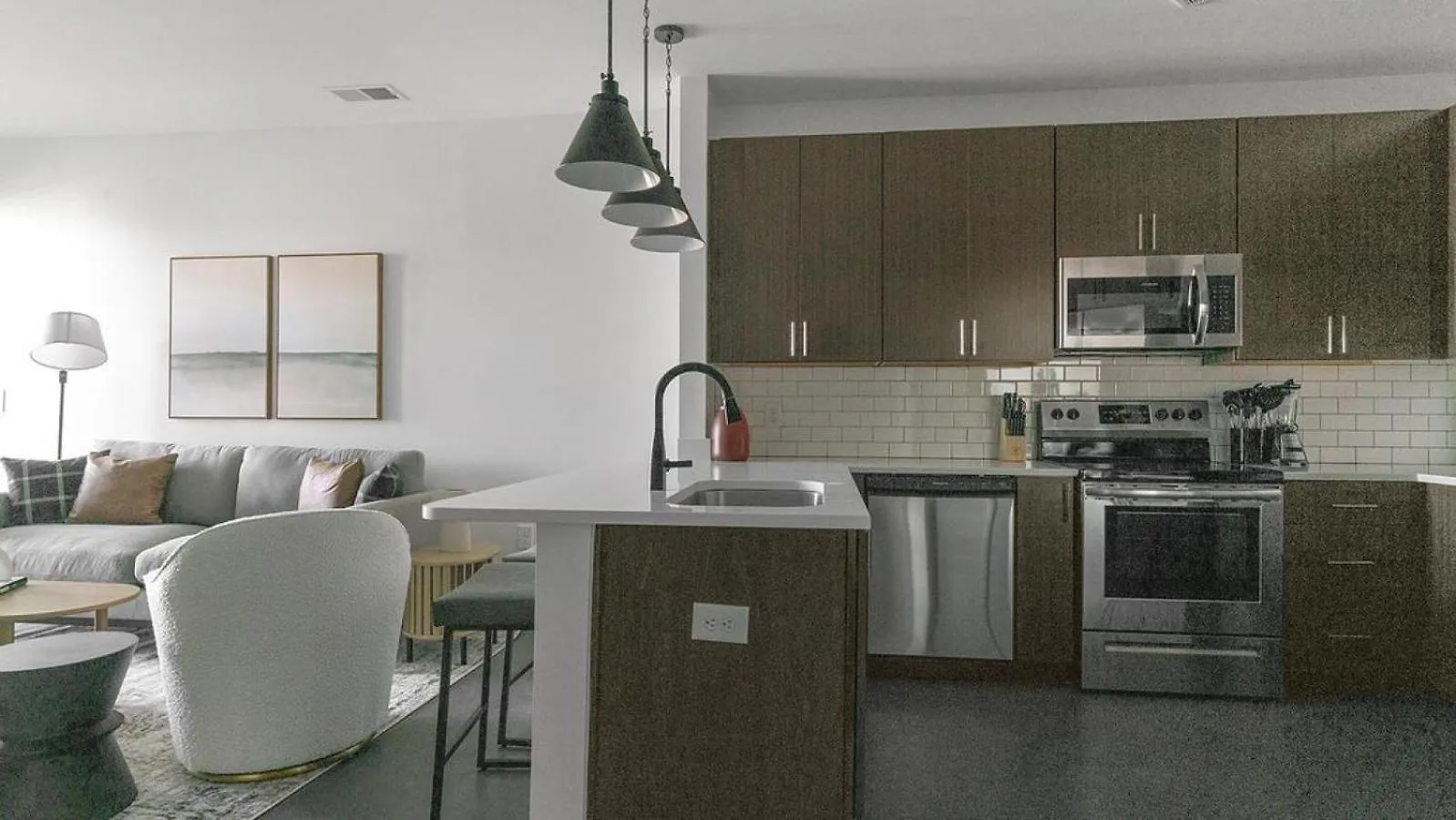 Landing Modern Apartment With Amazing Amenities Ричмонд